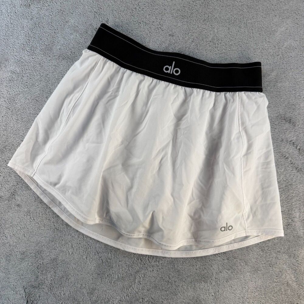 Alo Yoga Womens XS White Tennis Skort Black Logo Waistband Athletic
